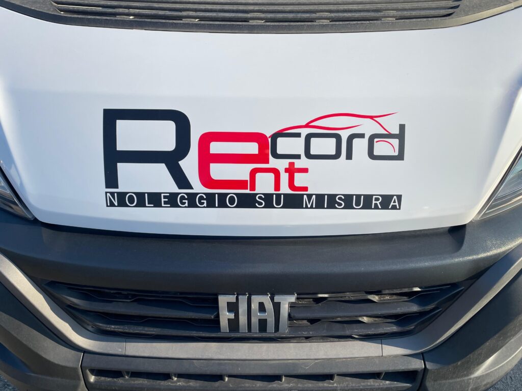 furgone a noleggio di record rent carrozzeria